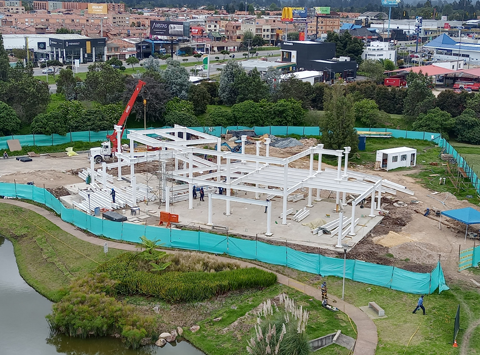 Avance instalación estructura metálica.