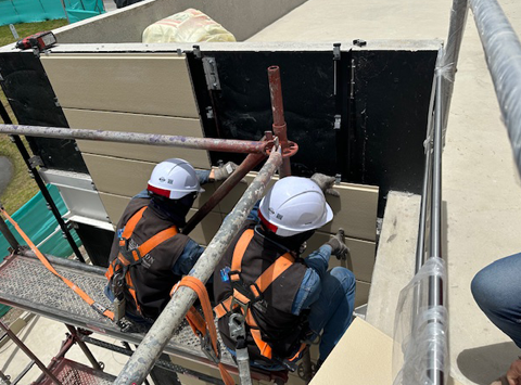 Inicio instalación recubrimiento fachada